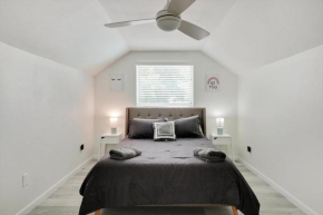 Oasis Haven 5BR w Pool BBQ Gourmet Kitchen